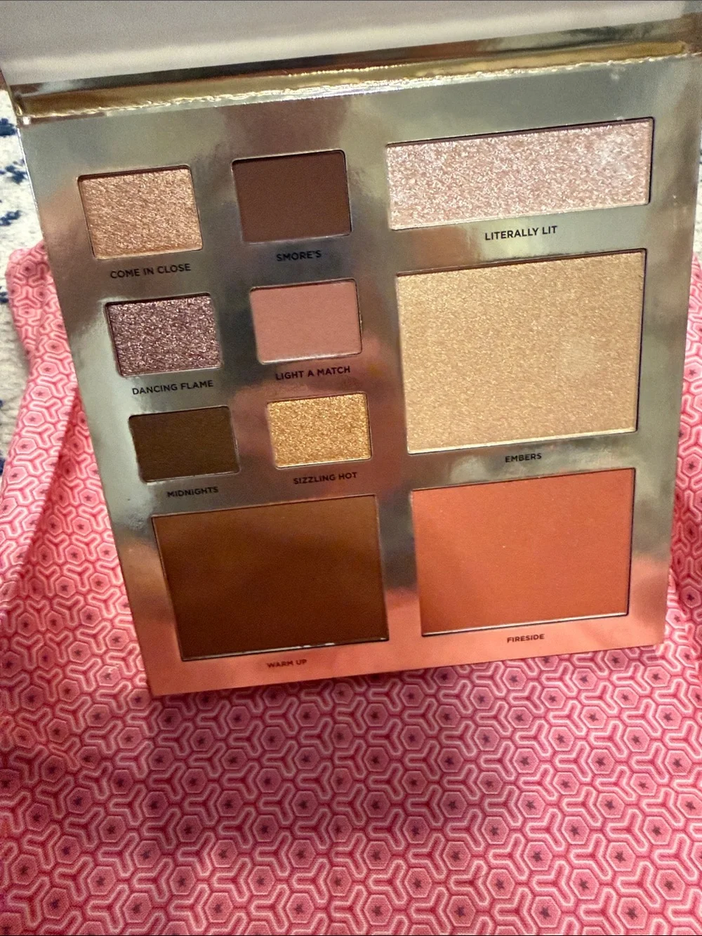 *NEW*  ICONIC LONDON -Heat Of The Moment Face & Eye Palette